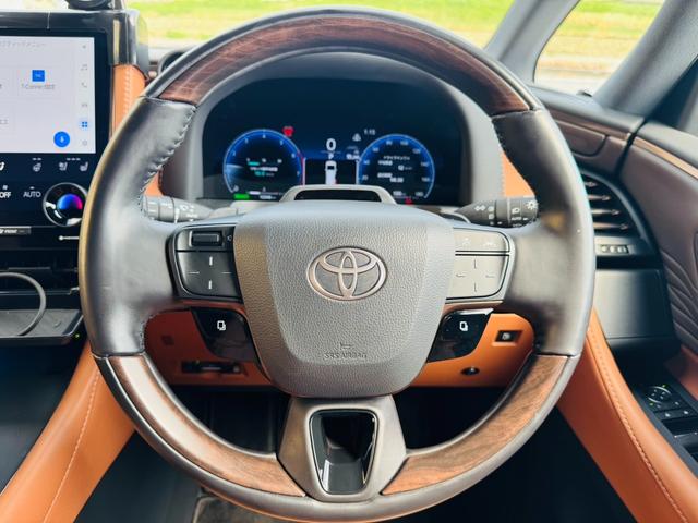 Toyota VELLFIRE HYBRID 2025