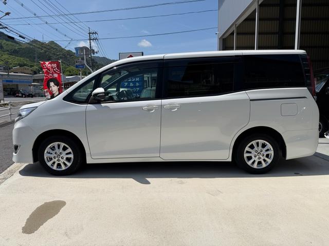 Toyota NOAH 2021
