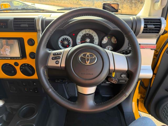 Toyota FJ CRUISER 2011