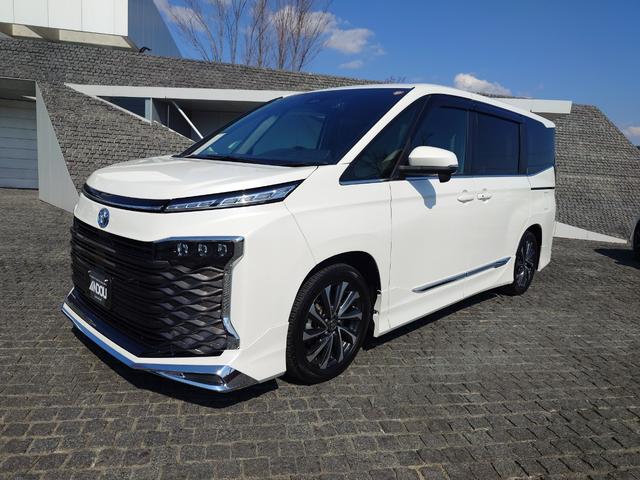Toyota VOXY 2023