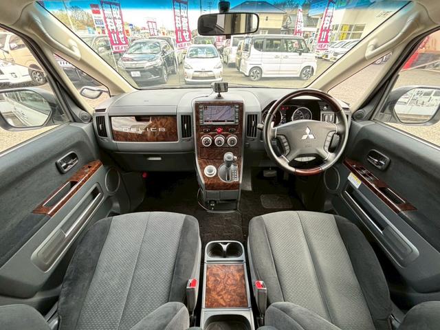 Mitsubishi DELICA D:5 2010