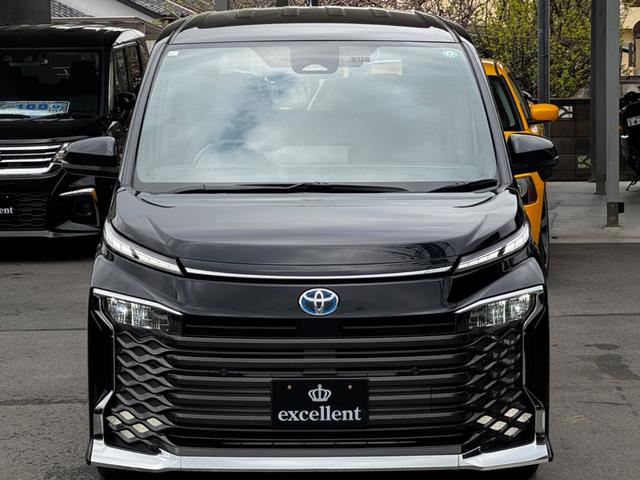 Toyota VOXY 2023