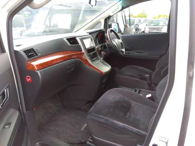 Toyota VELLFIRE 2010