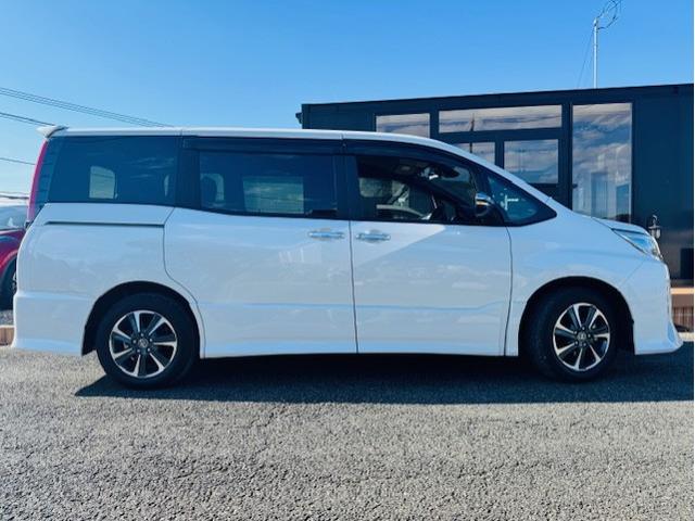 Toyota NOAH 2021