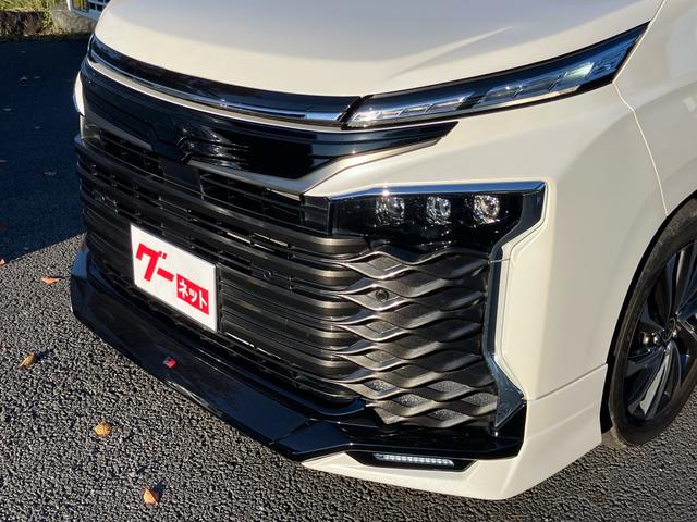 Toyota VOXY 2022