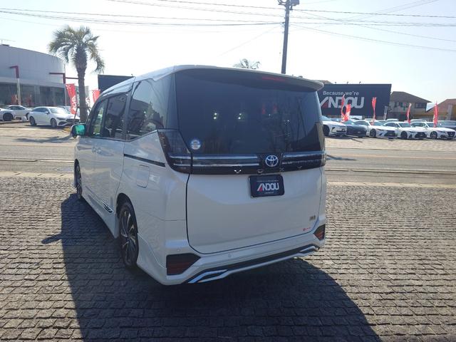 Toyota VOXY 2023