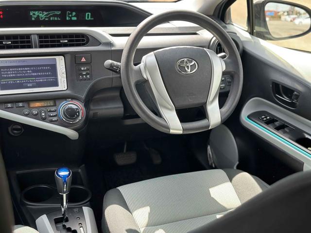 Toyota AQUA 2012