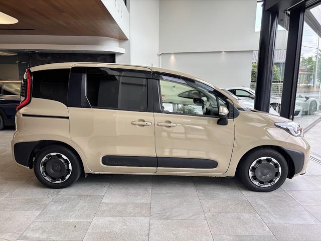 Toyota SIENTA 2024