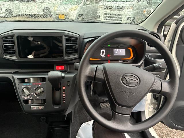 Daihatsu MIRA E:S 2025