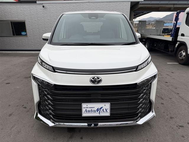 Toyota VOXY 2025