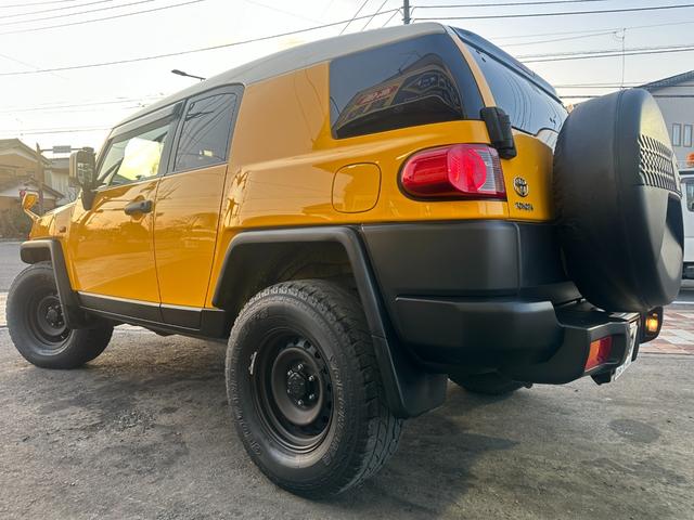 Toyota FJ CRUISER 2011