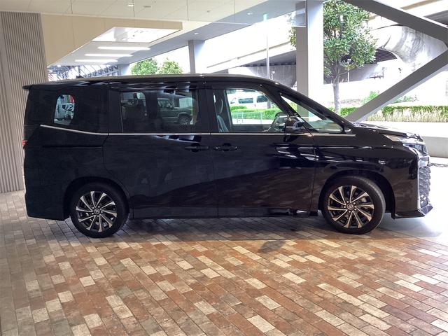 Toyota VOXY 2024