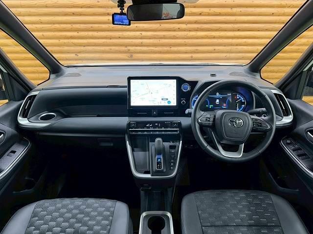 Toyota VOXY 2023