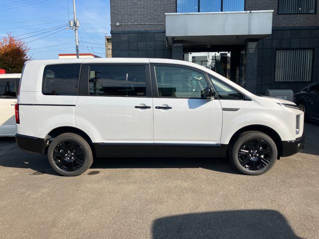 Mitsubishi DELICA D:5 2025