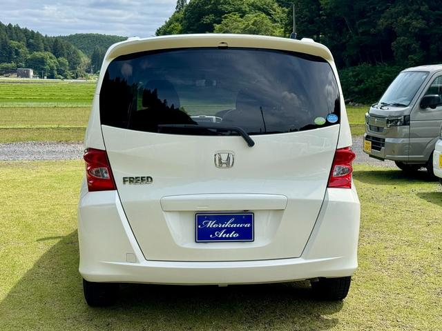 Honda FREED 2011