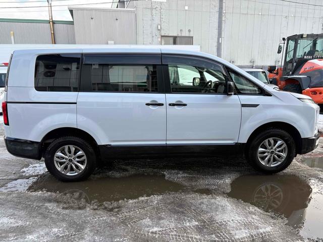 Mitsubishi DELICA D:5 2024