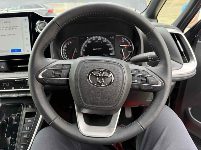 Toyota VOXY 2023