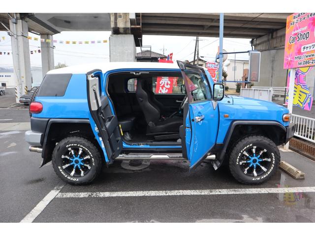 Toyota FJ CRUISER 2011