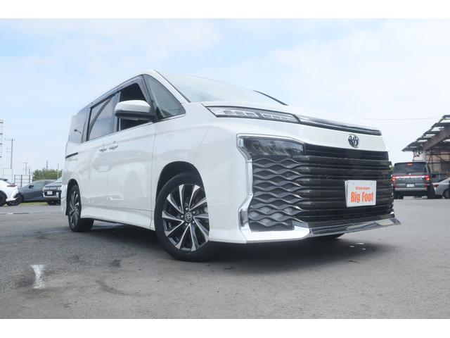 Toyota VOXY 2023