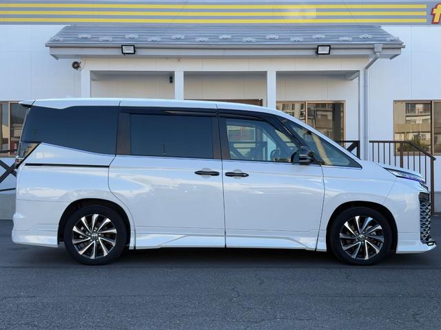 Toyota VOXY 2024