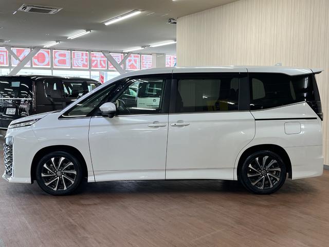 Toyota VOXY 2023