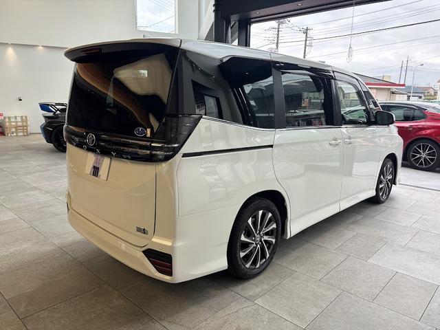 Toyota VOXY 2023