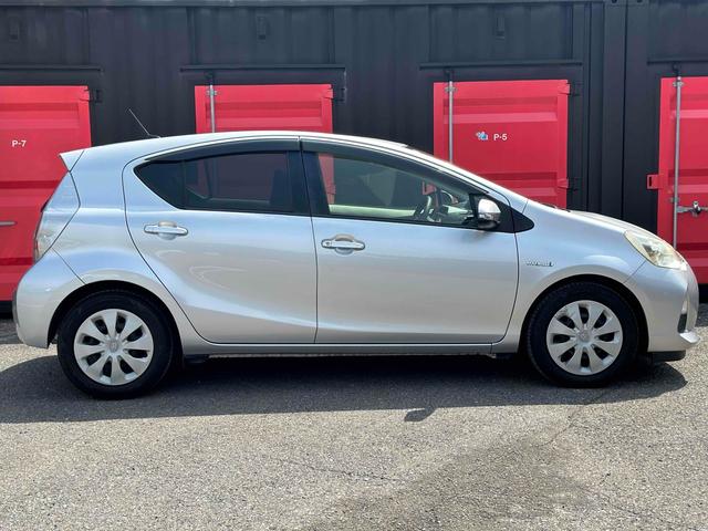 Toyota AQUA 2012