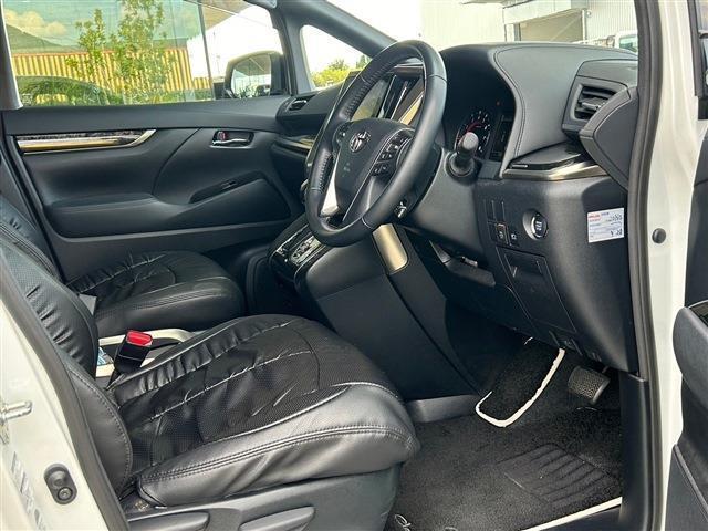 Toyota VELLFIRE 2022