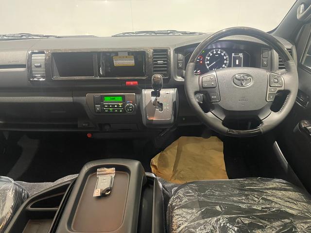 Toyota HIACE VAN 2025
