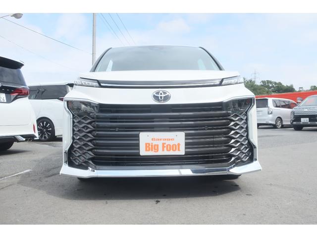 Toyota VOXY 2023