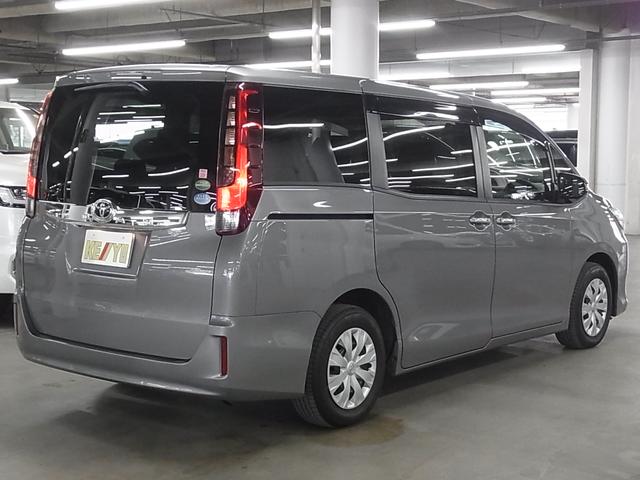 Toyota NOAH 2015