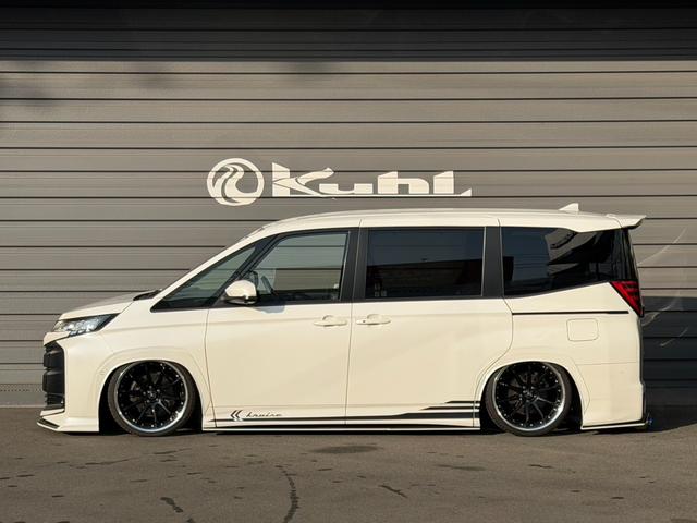 Toyota NOAH 2022
