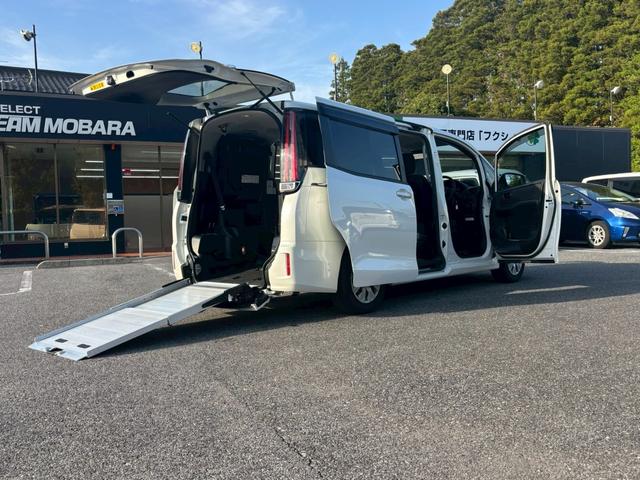 Toyota NOAH 2021