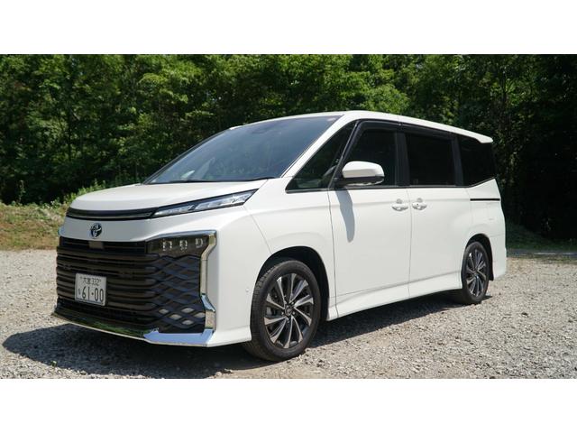 Toyota VOXY 2025