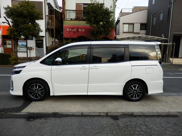 Toyota VOXY 2014