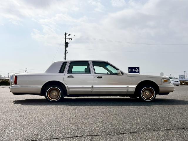 Lincoln LINCOLN TOWNCAR 1995