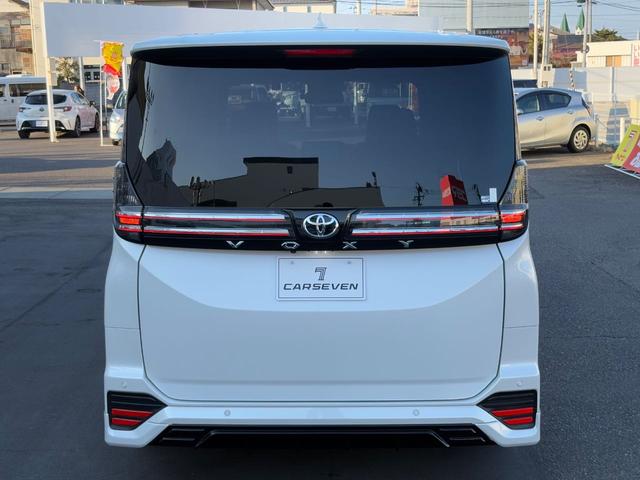 Toyota VOXY 2024