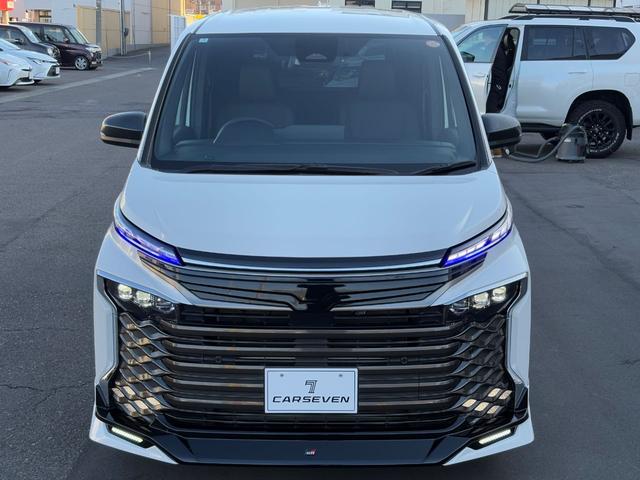 Toyota VOXY 2024