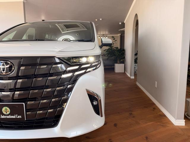 Toyota ALPHARD HYBRID 2026