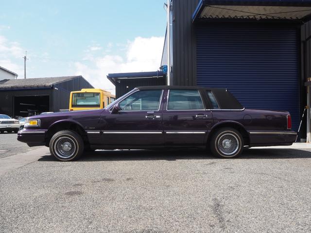 Lincoln LINCOLN TOWNCAR 1995