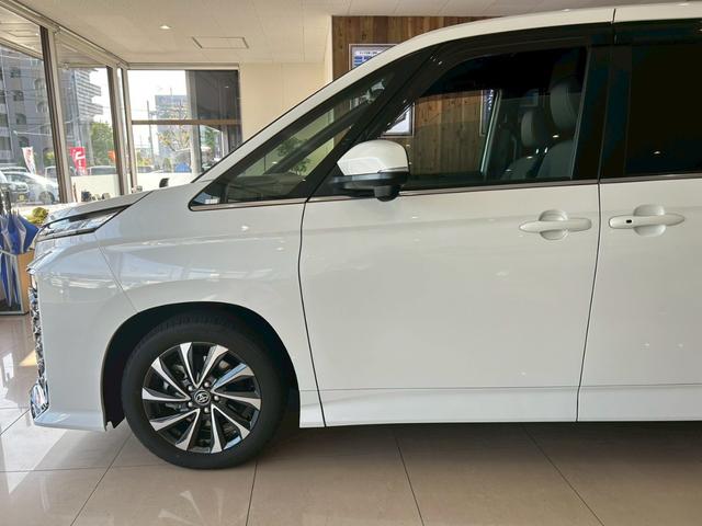 Toyota VOXY 2025