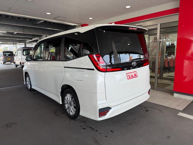 Toyota NOAH 2022