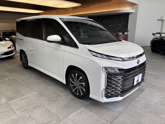 Toyota VOXY 2023