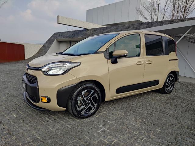 Toyota SIENTA 2023