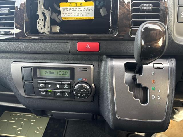 Toyota HIACE VAN 2026