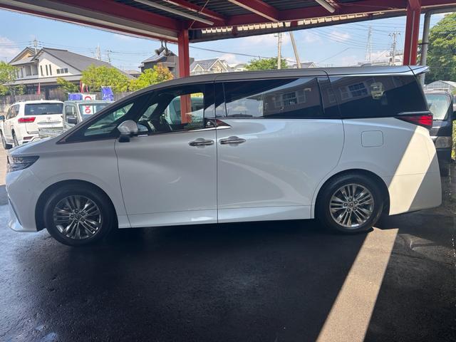Toyota ALPHARD HYBRID 2026
