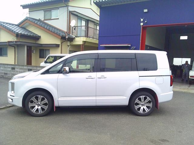 Mitsubishi DELICA D:5 2022