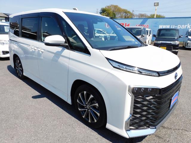 Toyota VOXY 2023