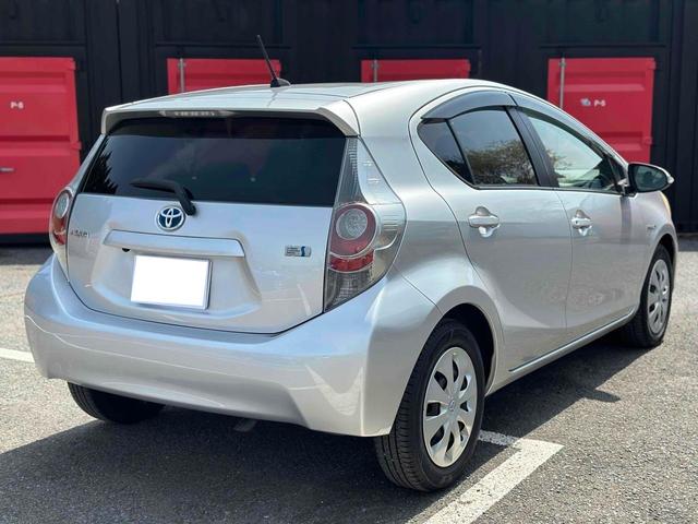 Toyota AQUA 2012