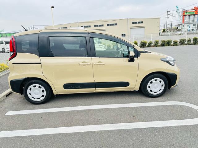 Toyota SIENTA 2024